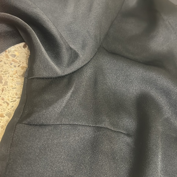 8 HOUR SALE!! NWT!!  Abercrombie & Fitch Satin Wrap Blouse Long Sleeve Black M - Picture 9 of 10